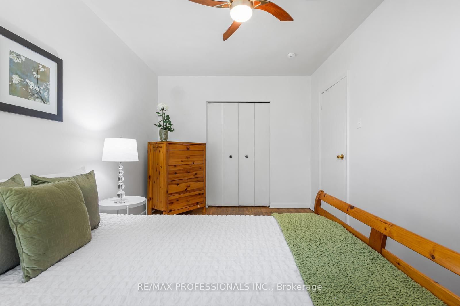 25 Hardwick Court • Toronto, ON photo 16