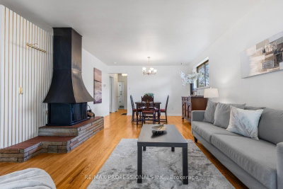 25 Hardwick Court • Toronto, ON photo 8