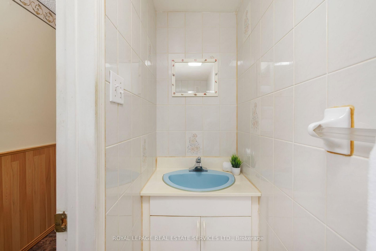 18 Osborne Crescent • Oakville, ON photo 4