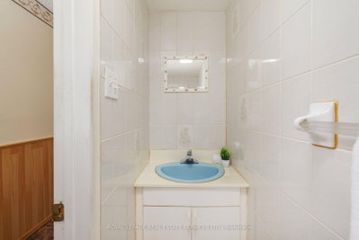 18 Osborne Crescent • Oakville, ON photo 4