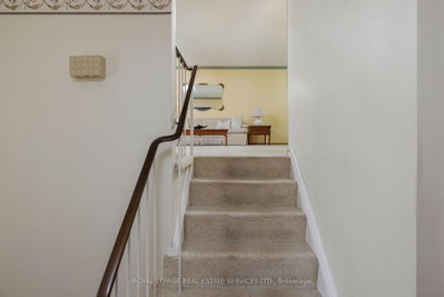 18 Osborne Crescent • Oakville, ON photo 5