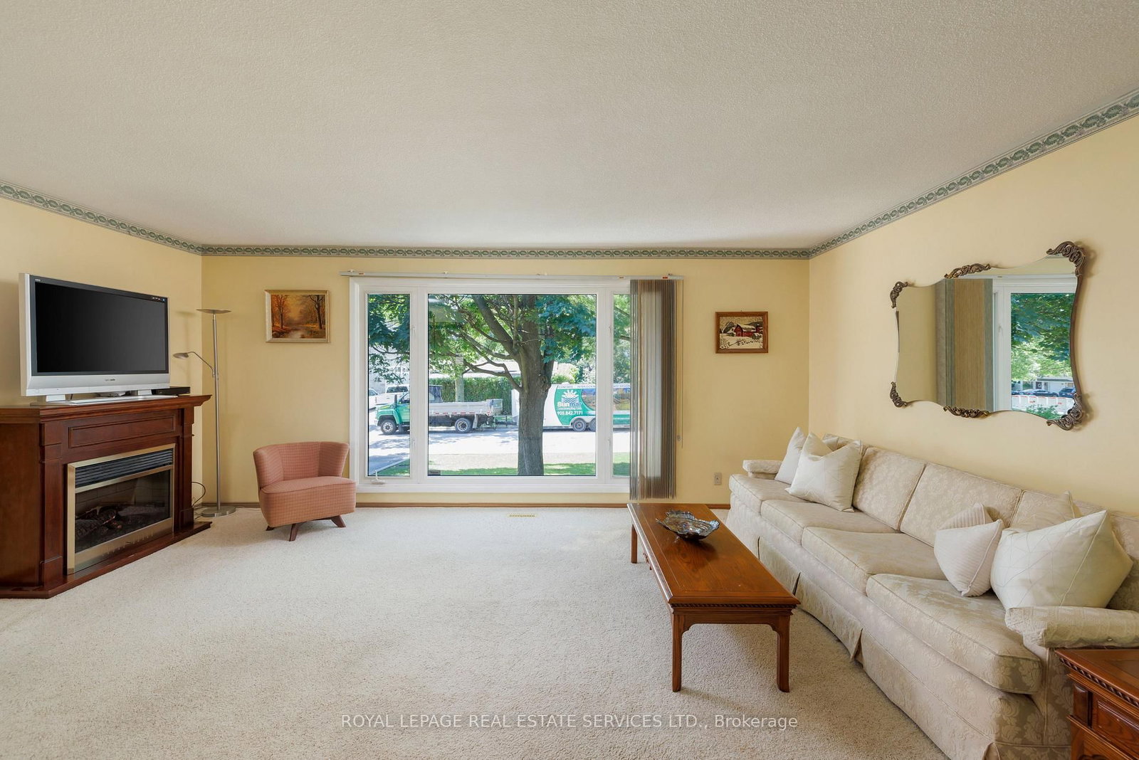 18 Osborne Crescent • Oakville, ON photo 8
