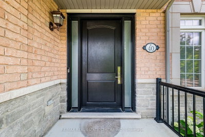 40 Cachet Court • Brampton, ON photo 3