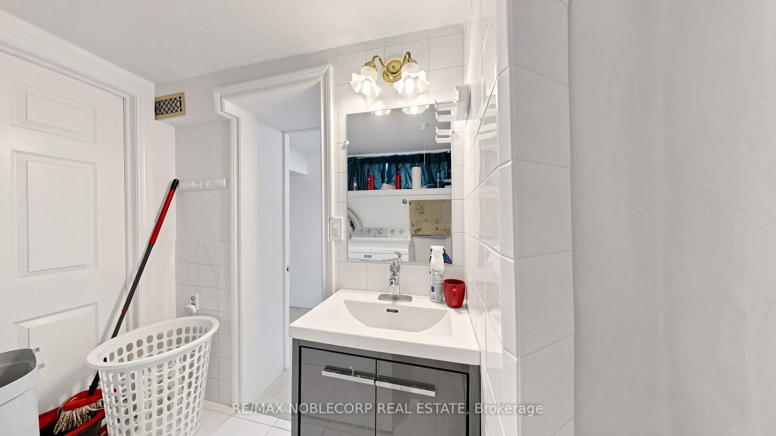 95 Snowood Court • Toronto, ON photo 38