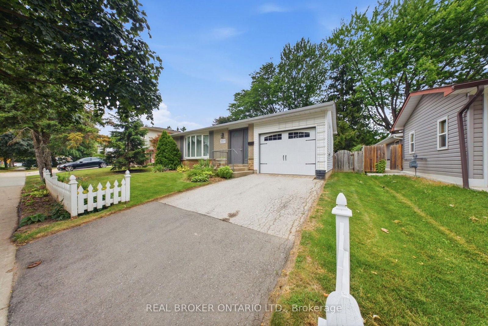 3157 Palmer Drive • Burlington, ON photo 2