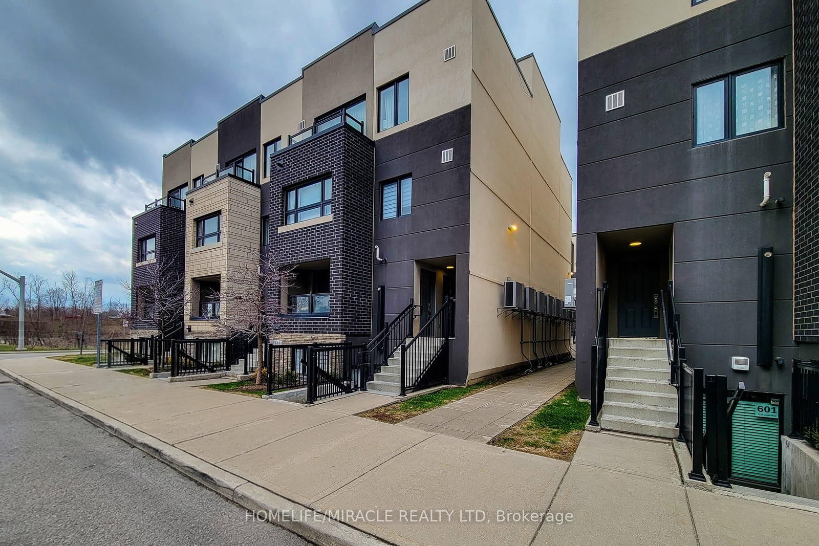 513 - 1127 Cooke Boulevard, Burlington
