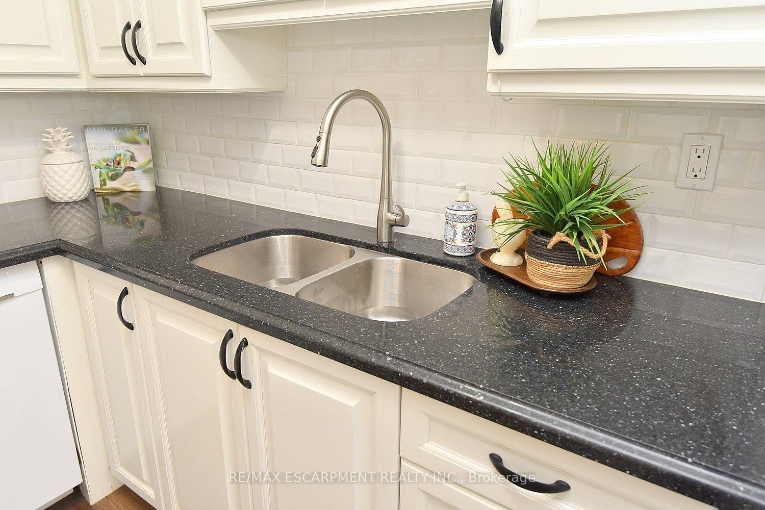 2263 Marine Drive • #401 • Oakville, ON photo 10