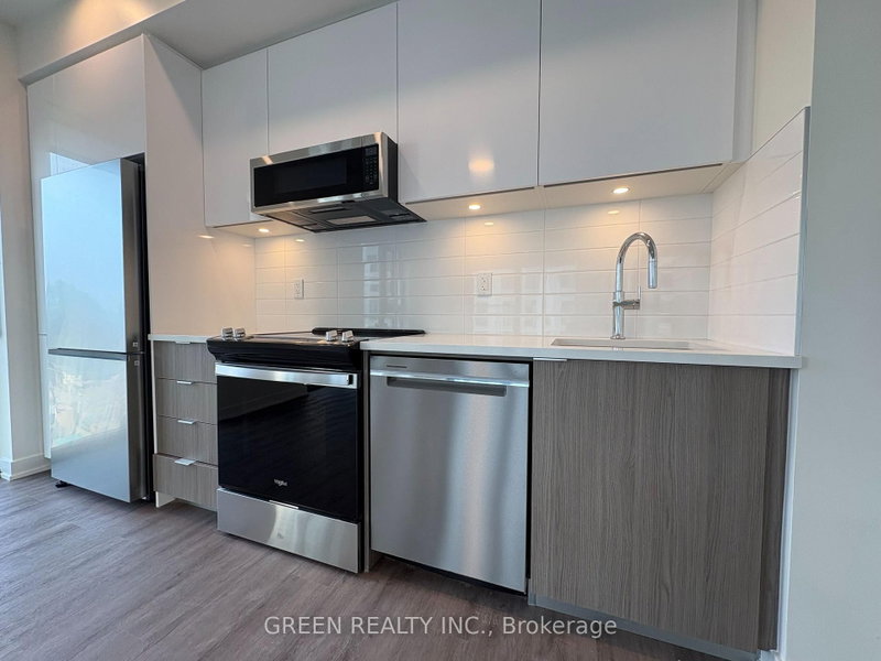 401 - 25 Gibbs Road