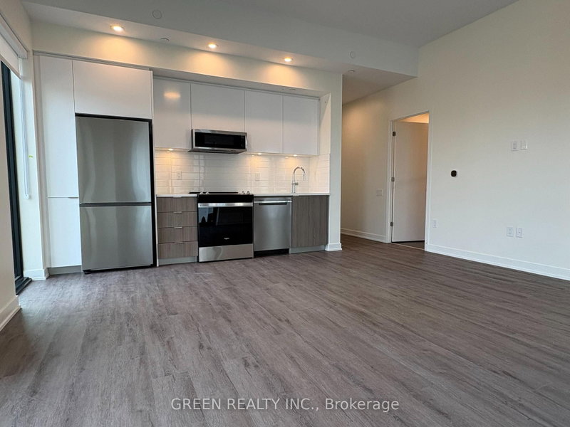 401 - 25 Gibbs Road