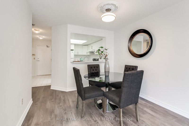 325 Webb Mississauga,ON L5B 3Z9 — Photo 5
