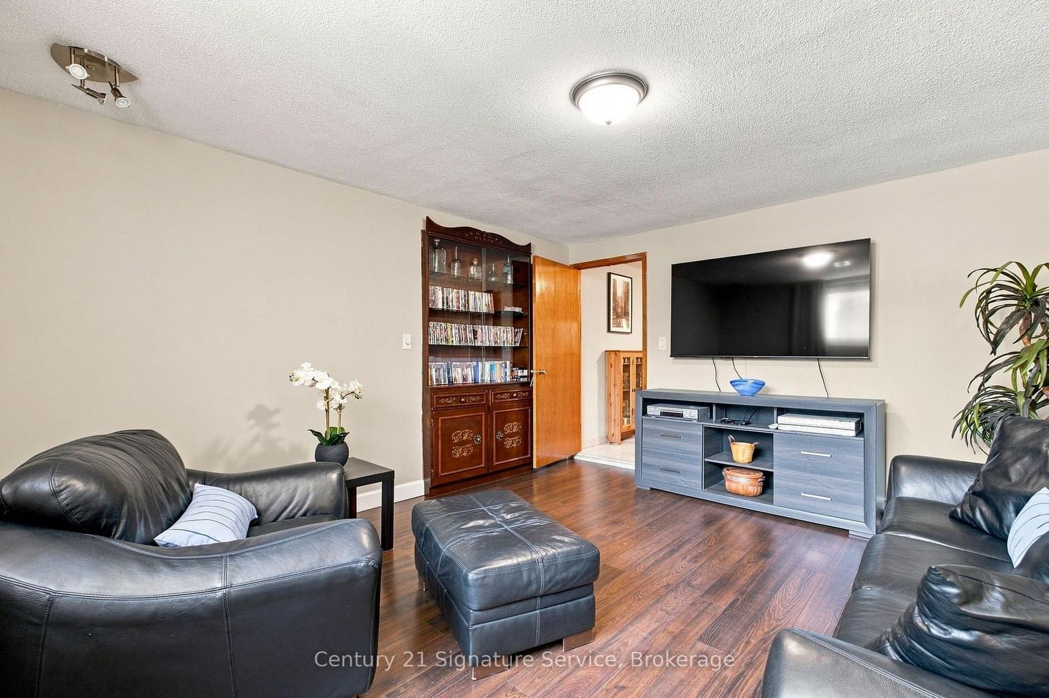 524 Silverthorn Avenue • Toronto, ON photo 20