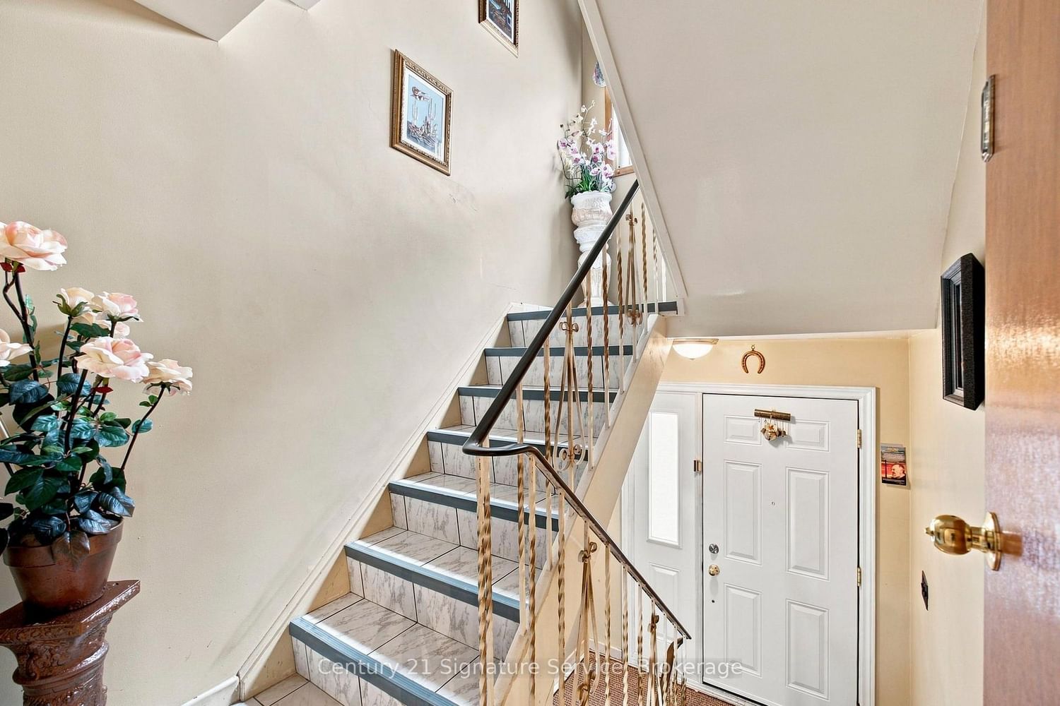 524 Silverthorn Avenue • Toronto, ON photo 5