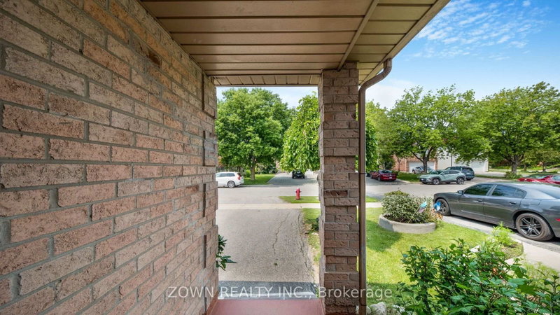 1542 Kirkrow Crescent
