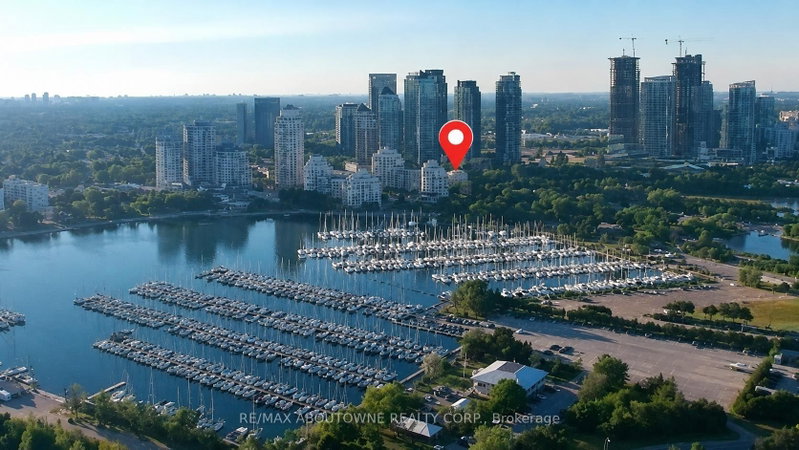 712 - 2261 Lakeshore Boulevard W