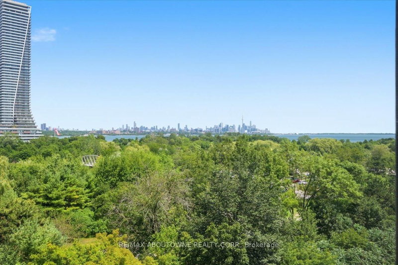 712 - 2261 Lakeshore Boulevard W