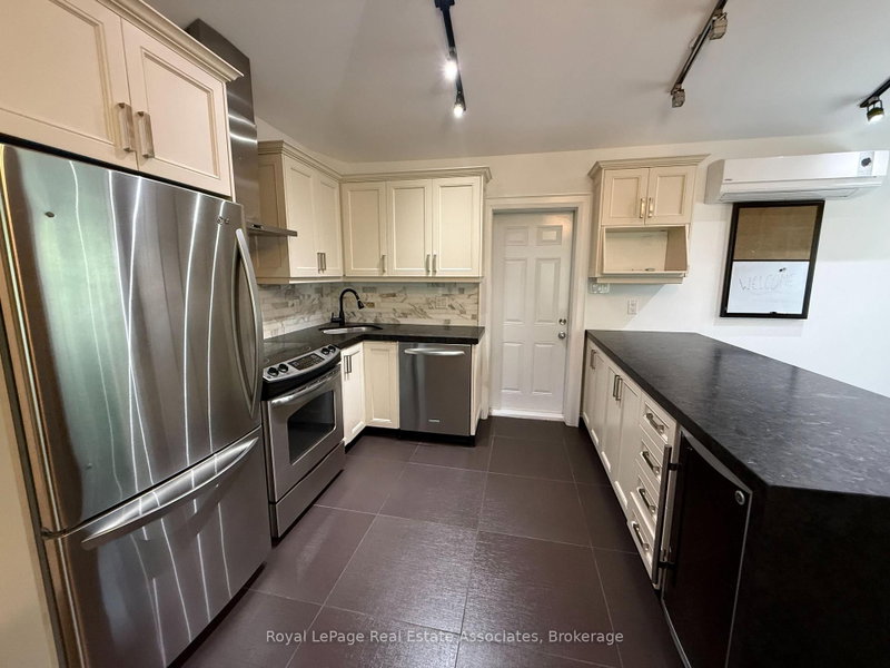4 - 52 Cameron Avenue