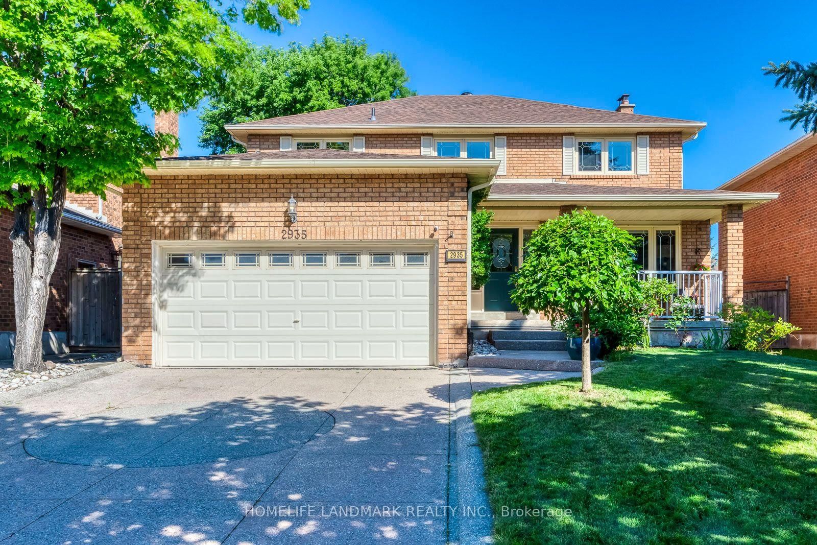 2935 Kingsway Drive • Oakville, ON photo 1