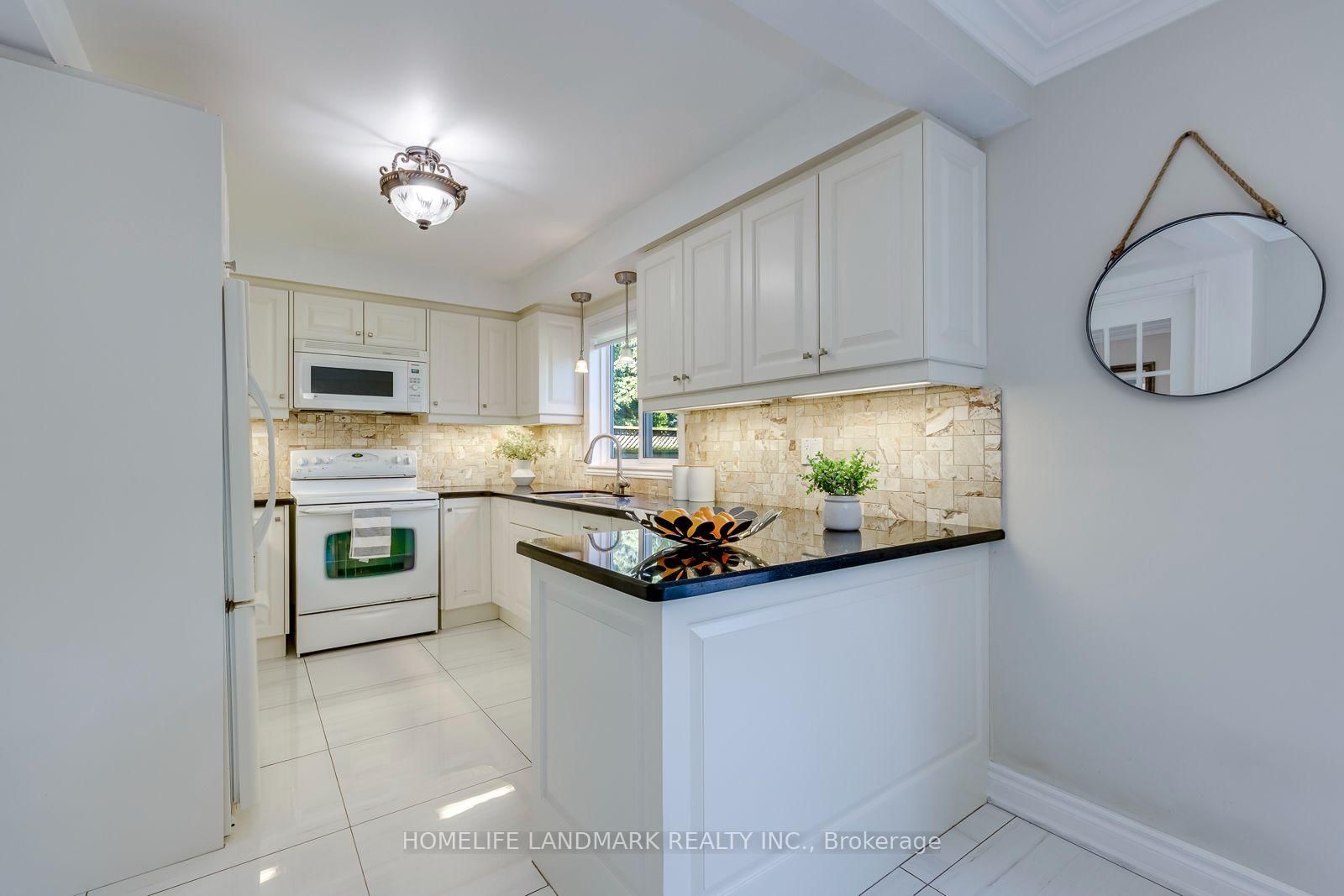 2935 Kingsway Drive • Oakville, ON photo 19