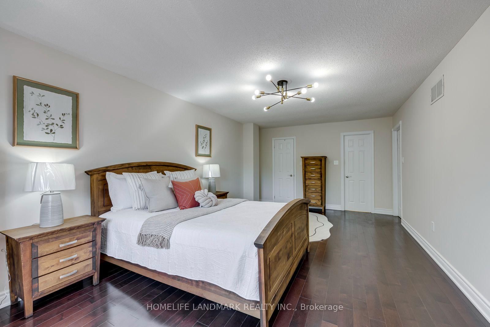 2935 Kingsway Drive • Oakville, ON photo 30