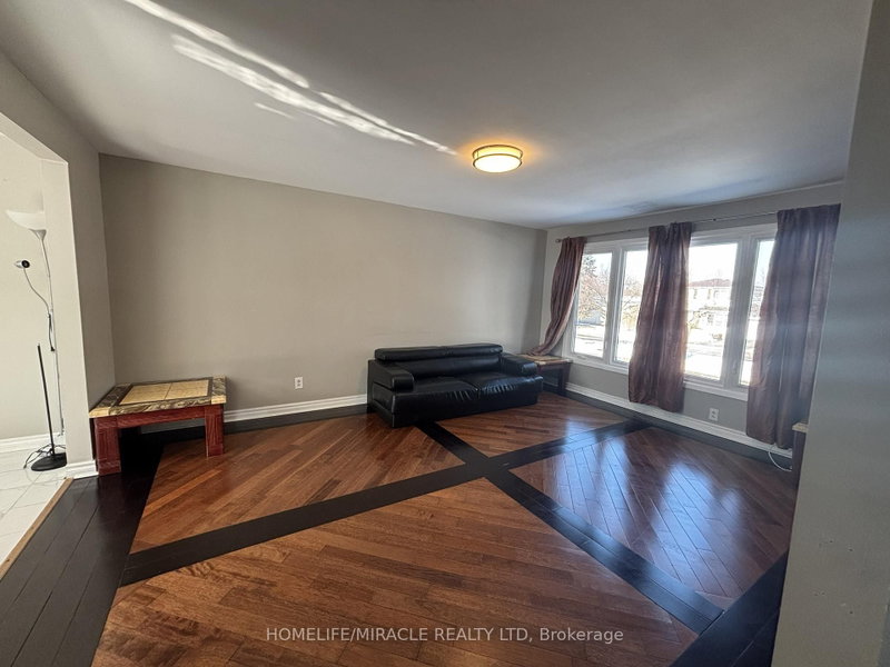 219 Mcmurchy Brampton,ON L6Y 1Z2 — Photo 4