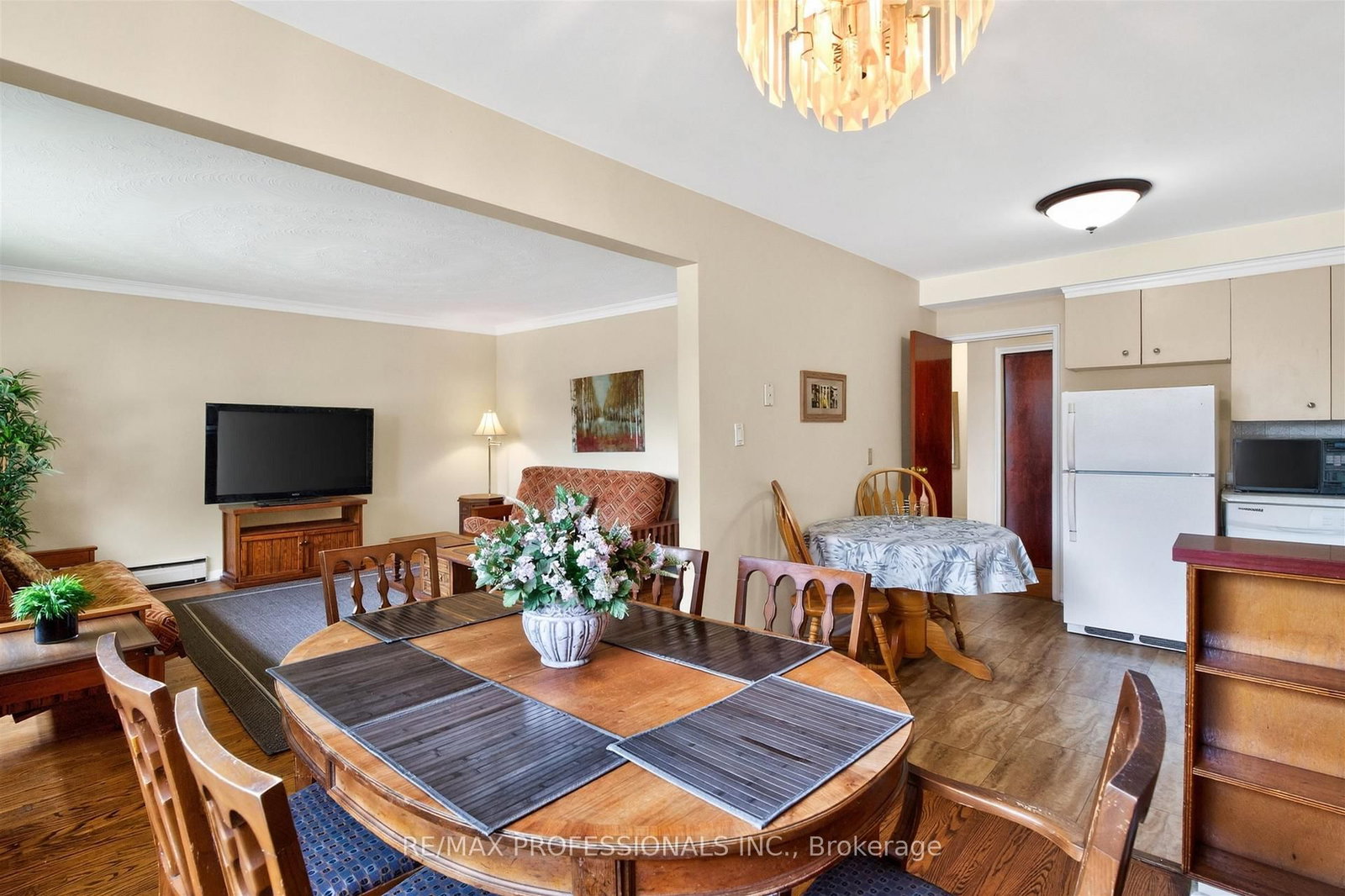 50 Waniska Avenue • Toronto, ON photo 12