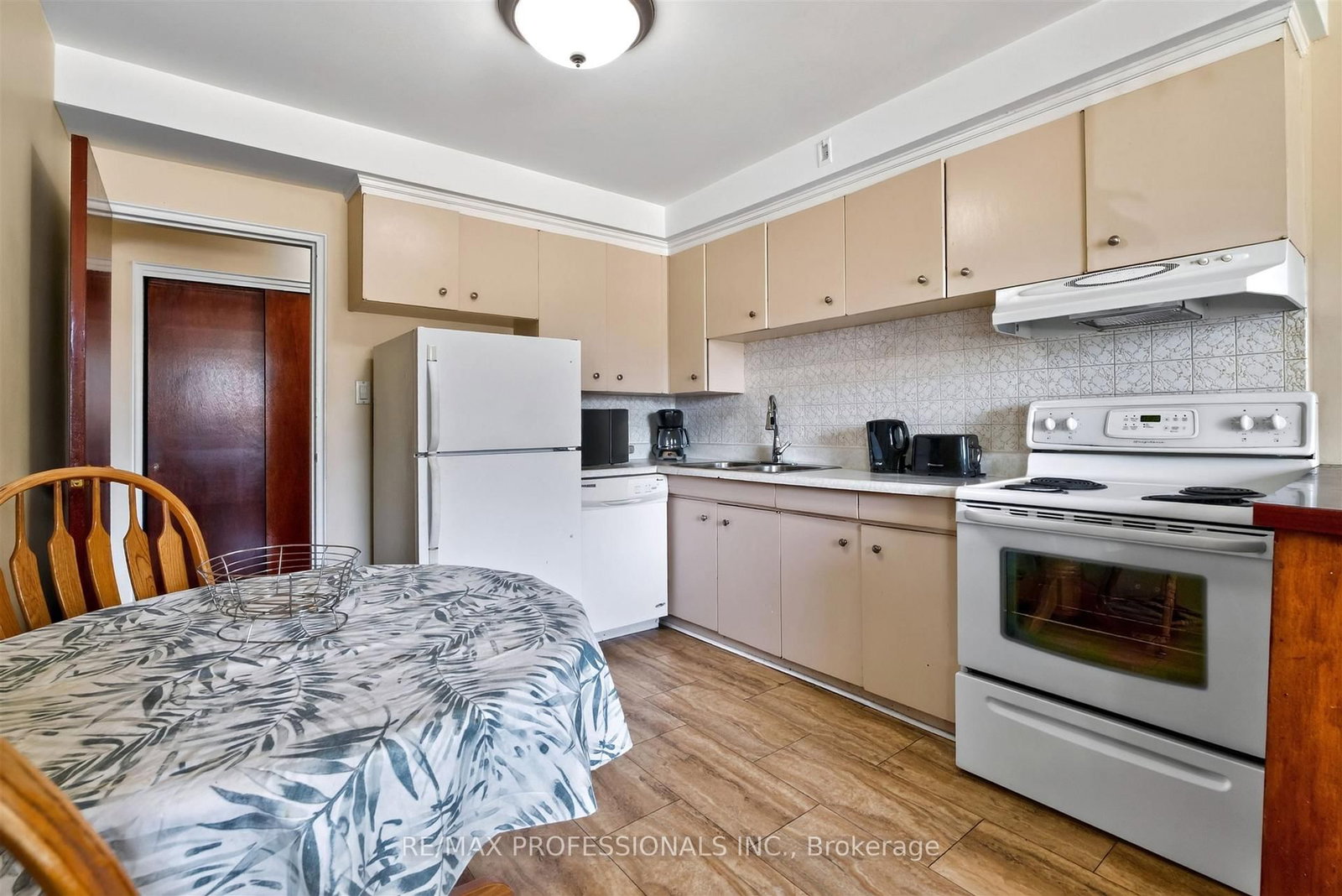 50 Waniska Avenue • Toronto, ON photo 13