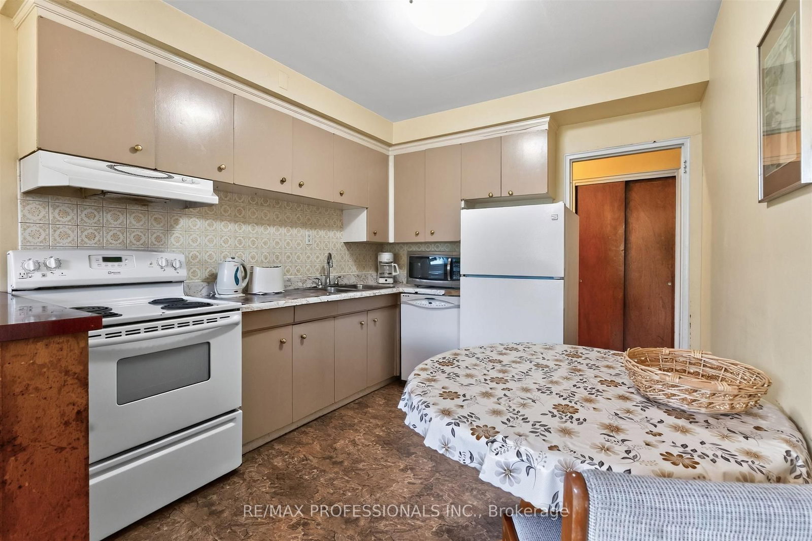 50 Waniska Avenue • Toronto, ON photo 29