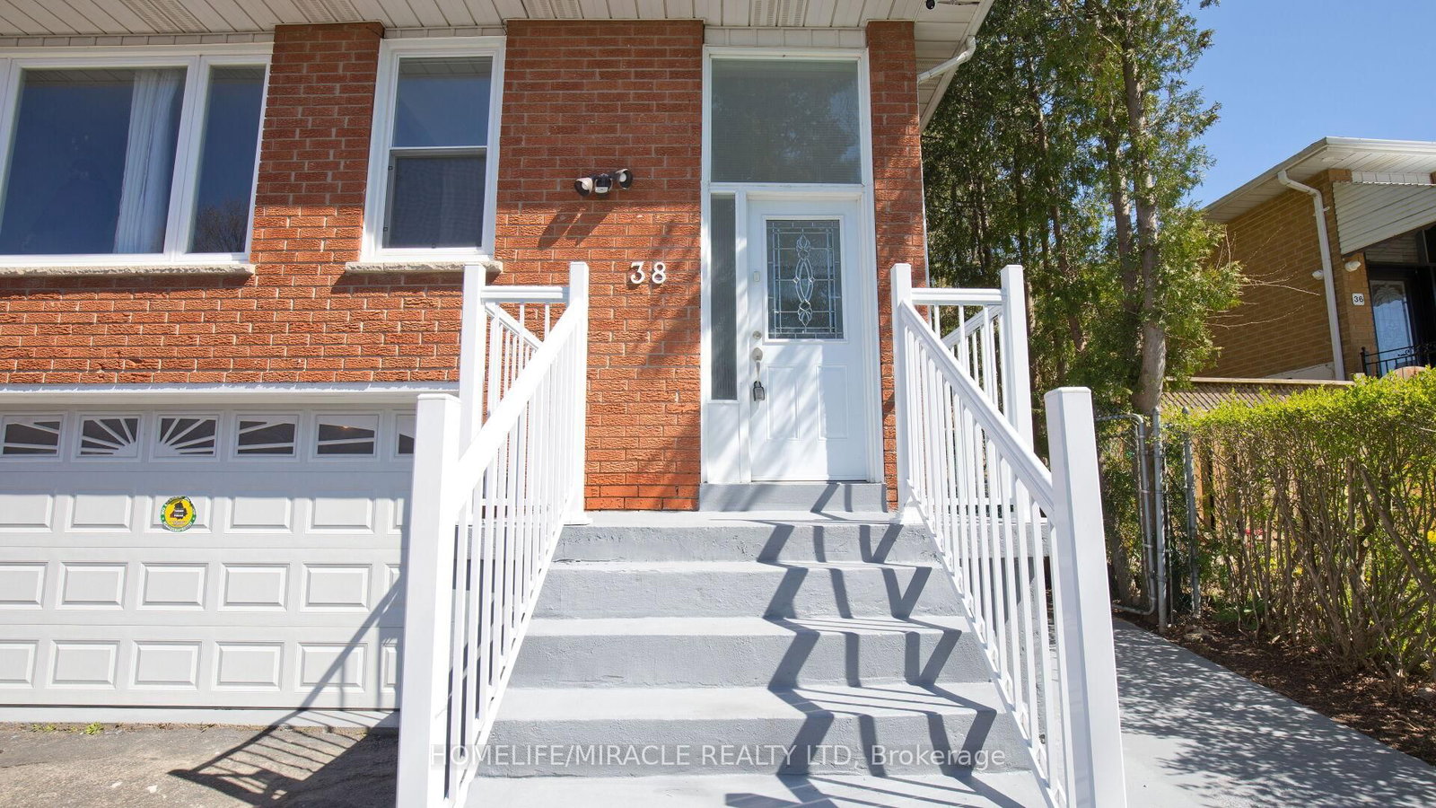 38 Medici Place • Brampton, ON photo 2