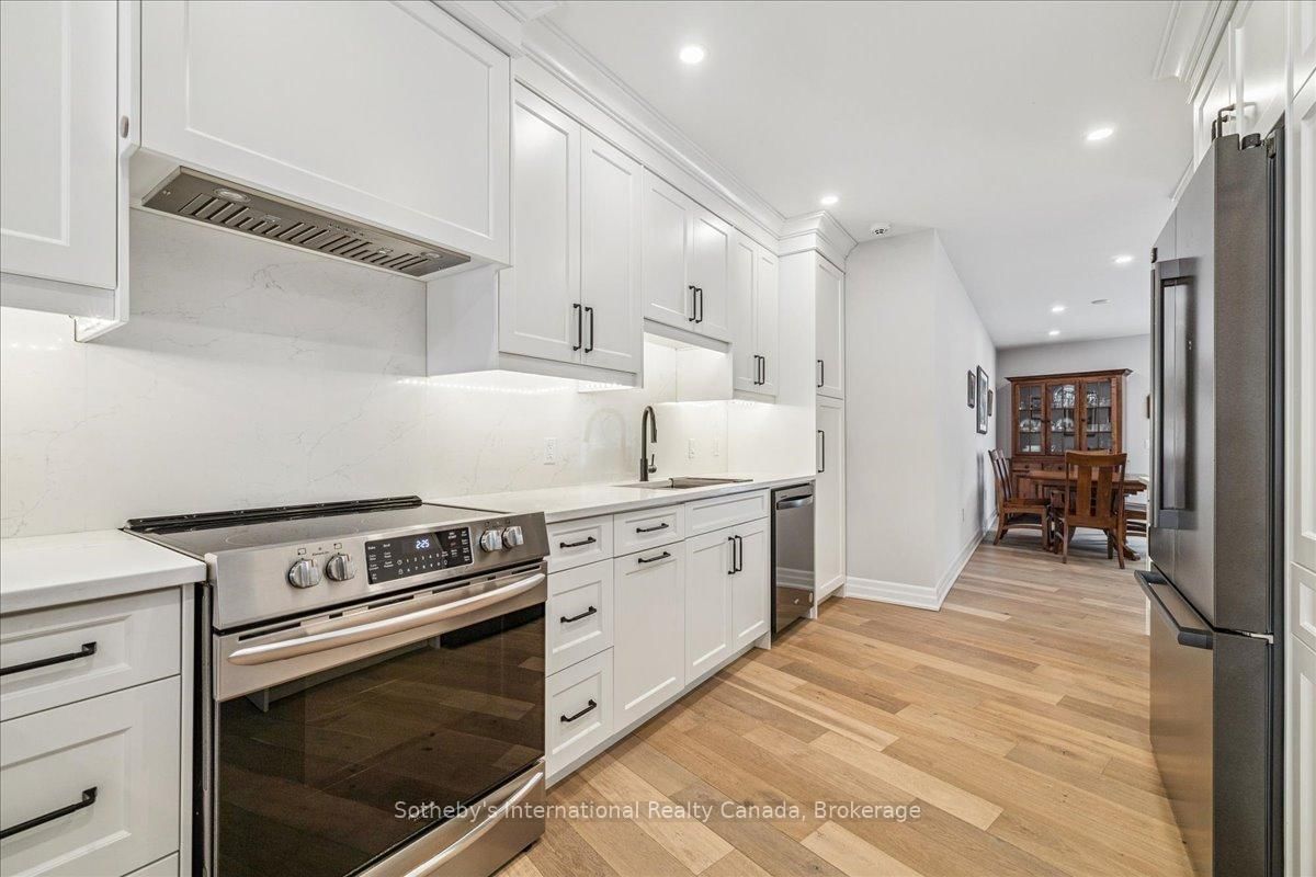 10 Southwind Terrace • Oakville, ON photo 14