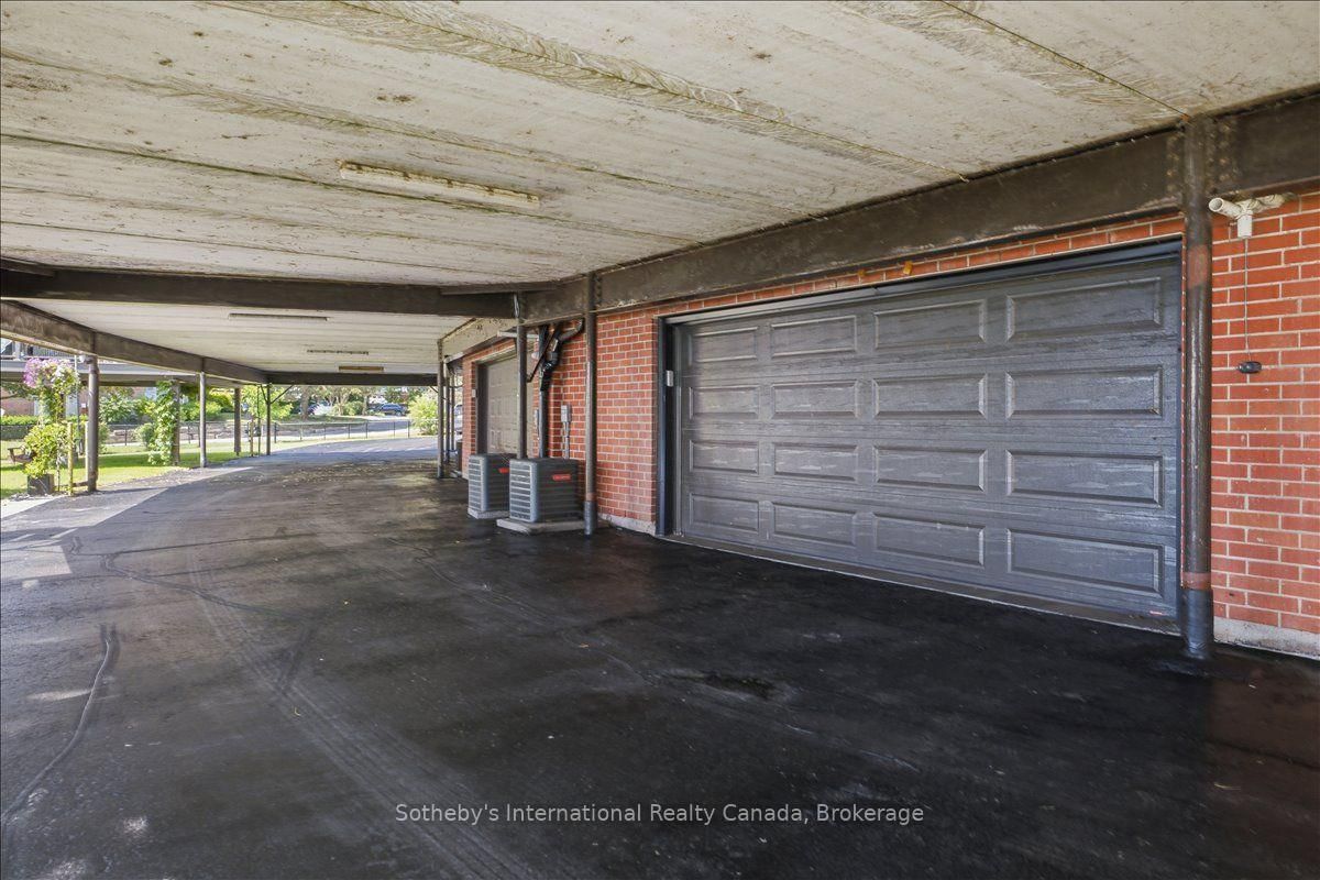 10 Southwind Terrace • Oakville, ON photo 39