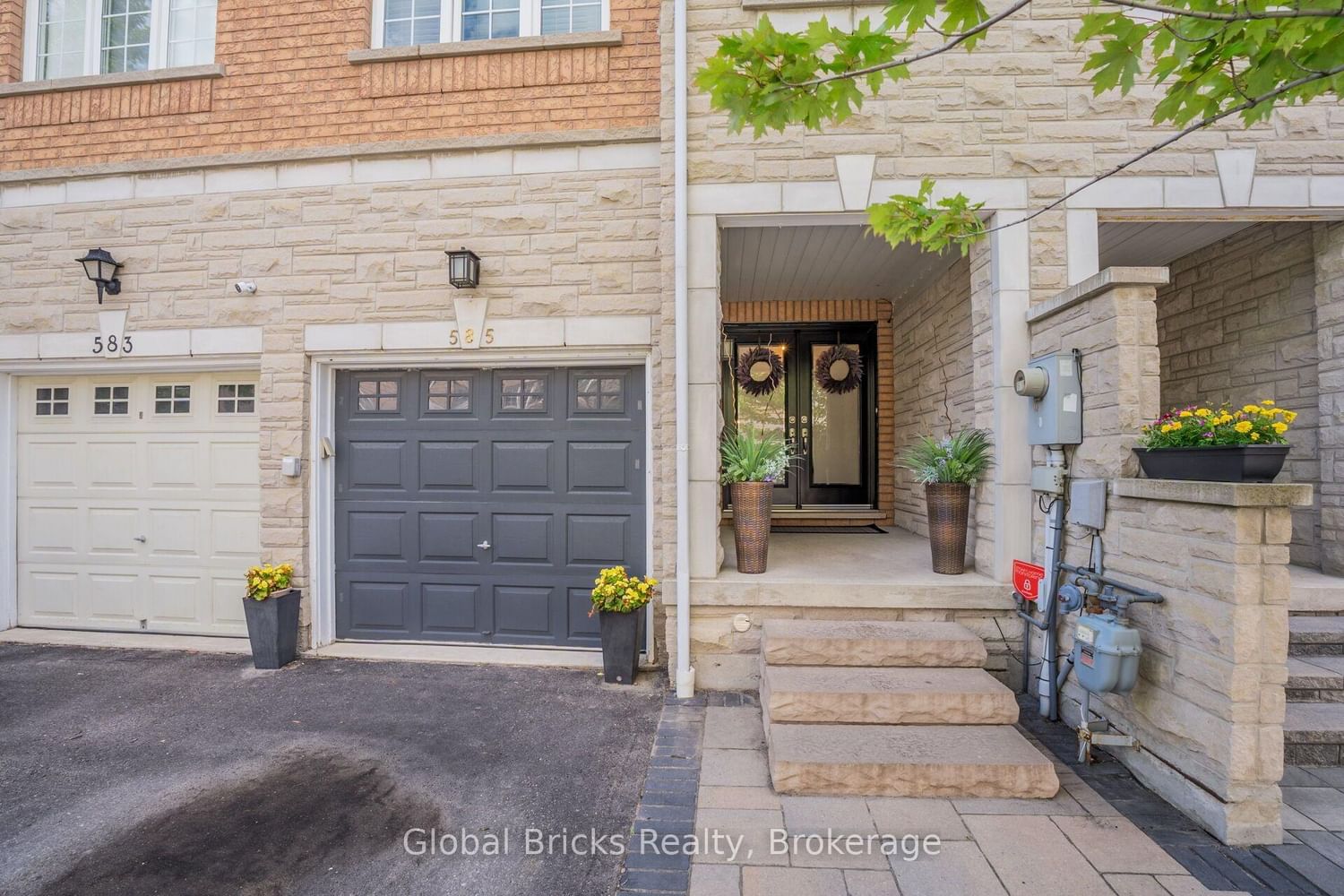 585 Candlestick Circle • Mississauga, ON photo 1