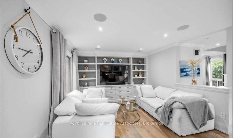 6760 Dolmage Court
