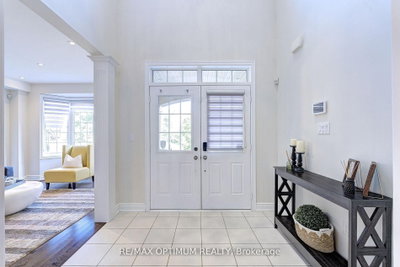 18 Deanston Court • Brampton, ON photo 5