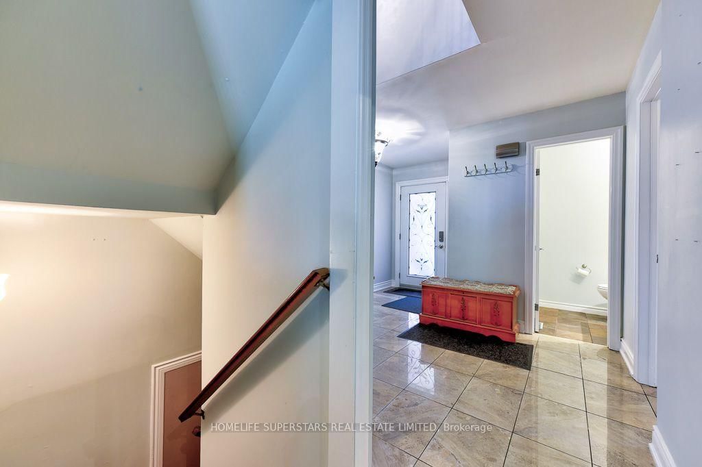 868 Kowal Dr, Mississauga, view 22