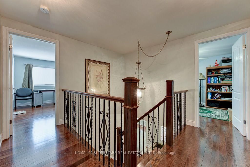 868 Kowal Dr, Mississauga, view 27