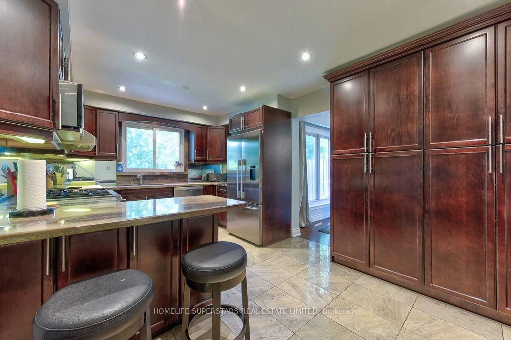 868 Kowal Dr, Mississauga, view 8