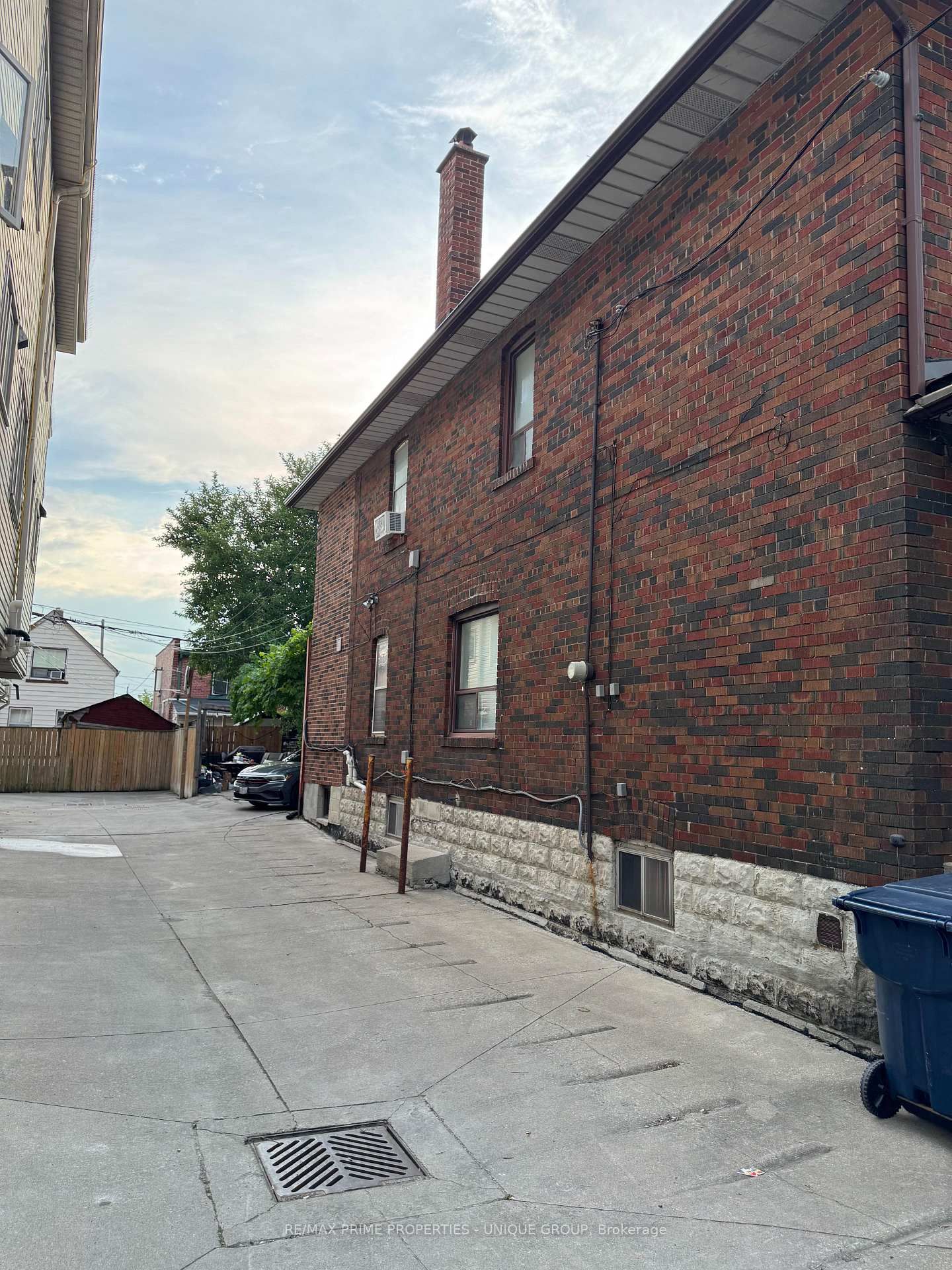 Listing Image 3