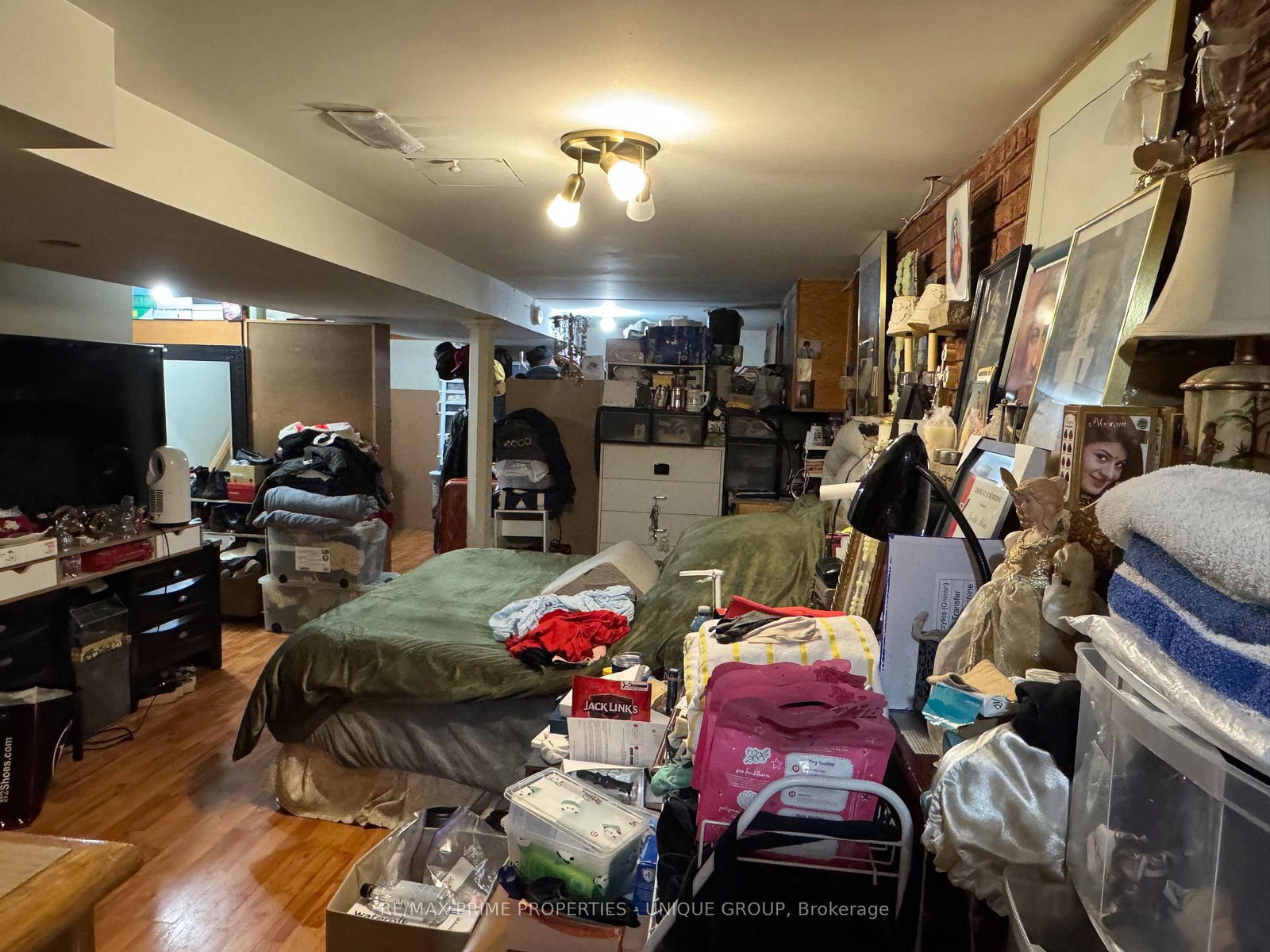 Listing Image 9