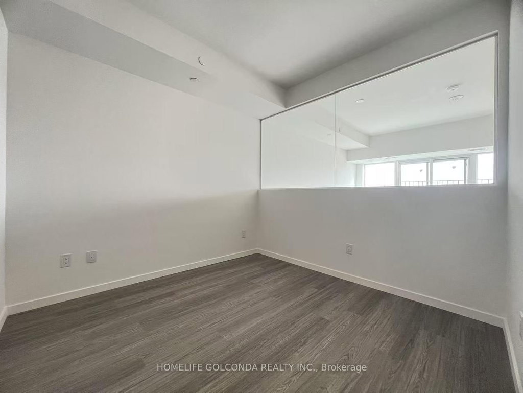 423 - 689 The Queensway 3
