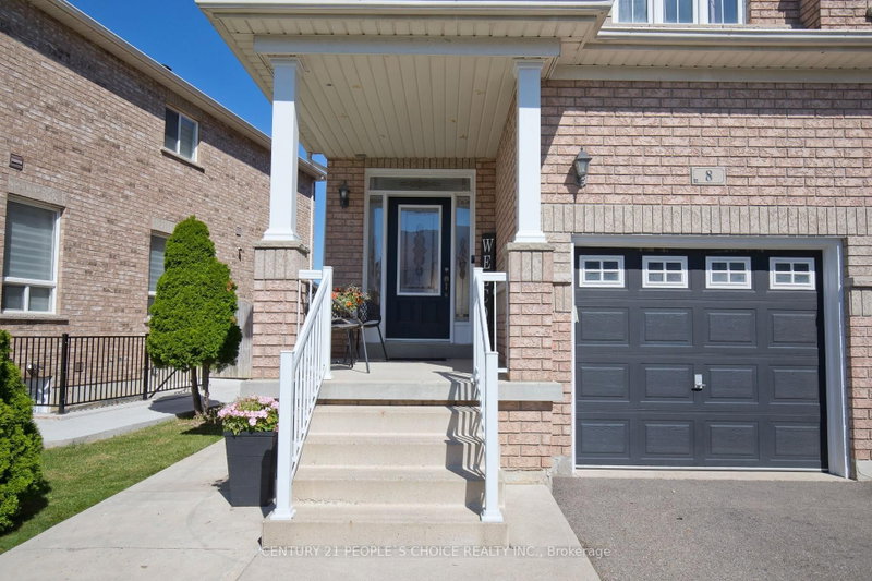8 Calm Waters Crescent