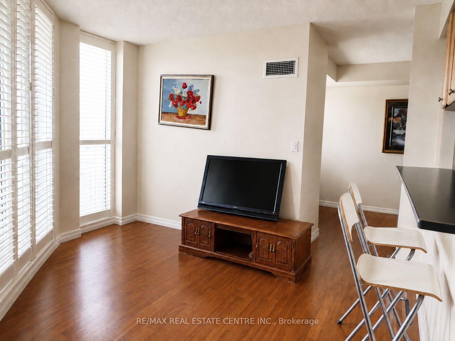 1140 parkwest Place • #302 • Mississauga, ON photo 11