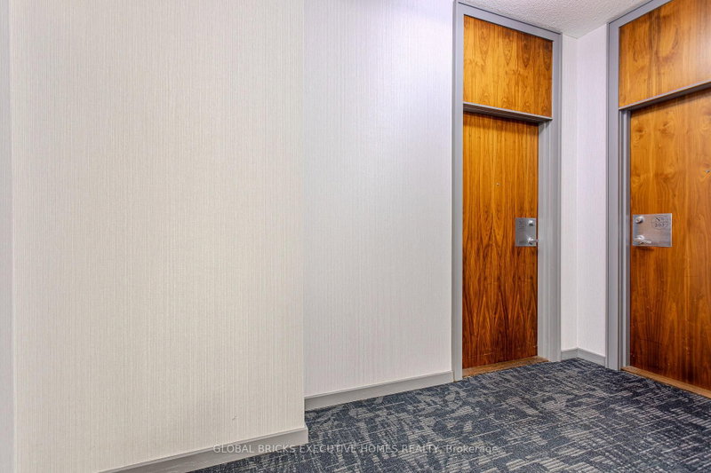 #202 - 33 Elm Drive W