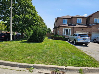 710 Ashprior Avenue, Mississauga, ON, photo 2