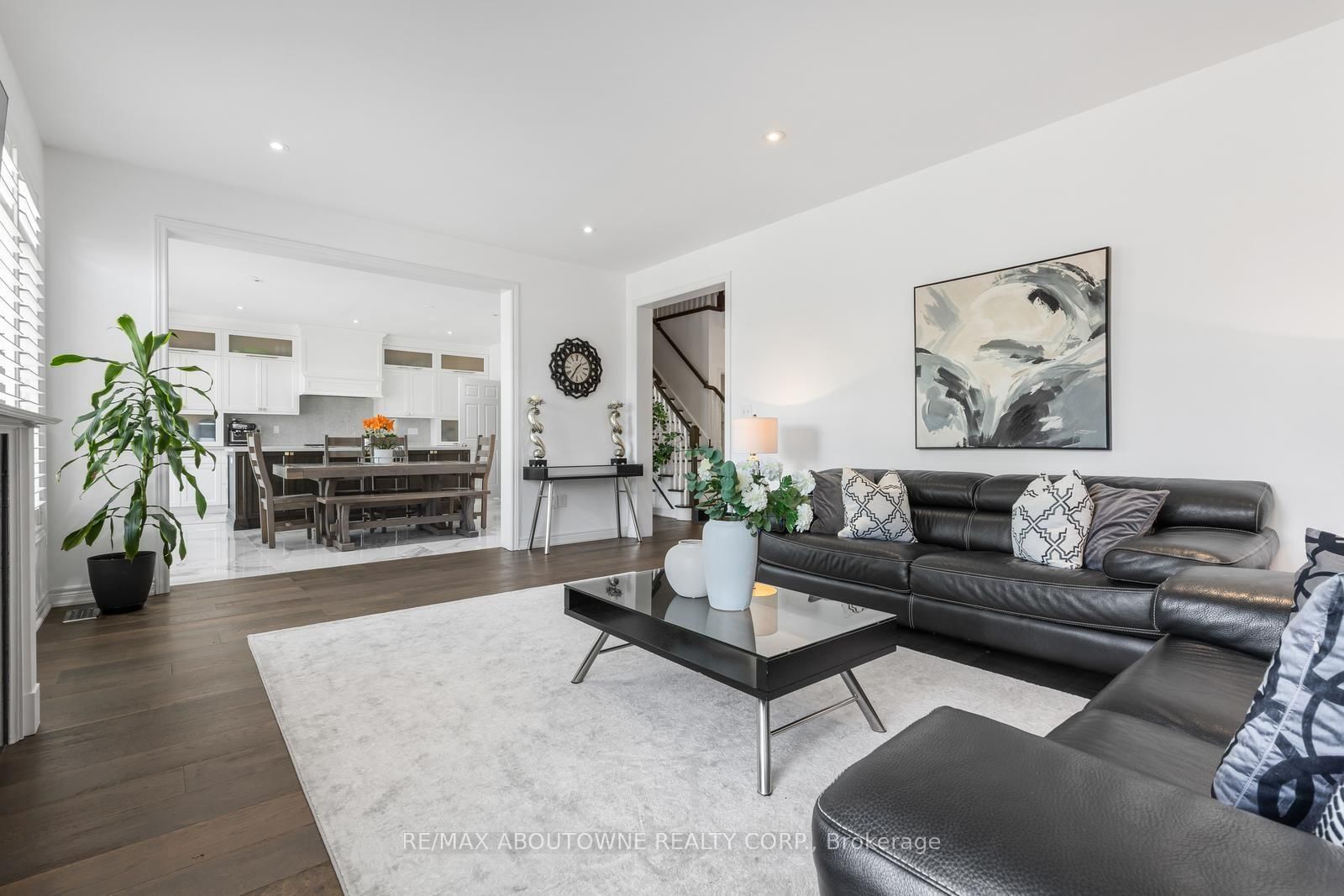 3308 Liptay Avenue • Oakville, ON photo 11