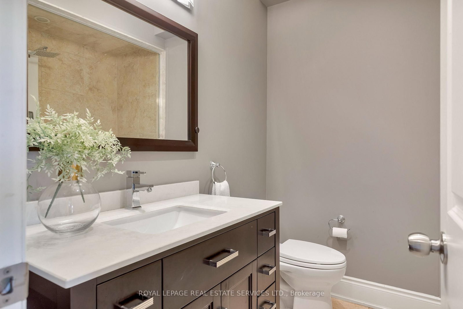 216 Rebecca Street • Oakville, ON photo 21
