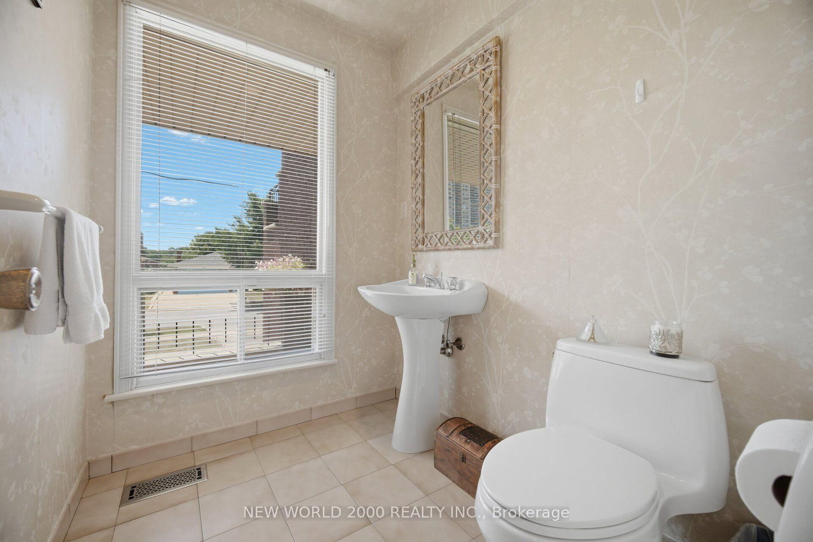 48 Clair Road • Toronto, ON photo 16