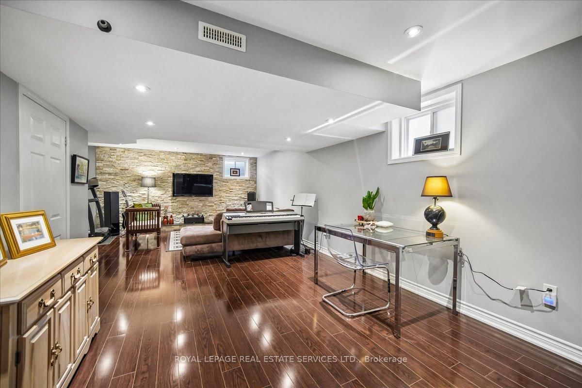 693 Savoline Boulevard • Milton, ON photo 15