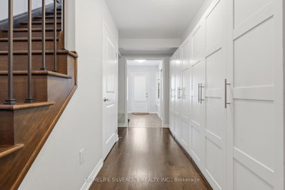 3085 Mistletoe Gardens • Oakville, ON photo 5