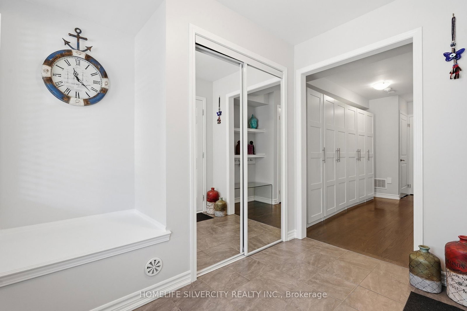 3085 Mistletoe Gardens • Oakville, ON photo 6