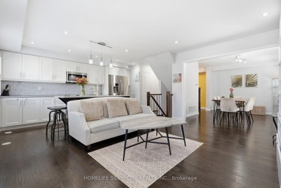 3085 Mistletoe Gardens • Oakville, ON photo 8
